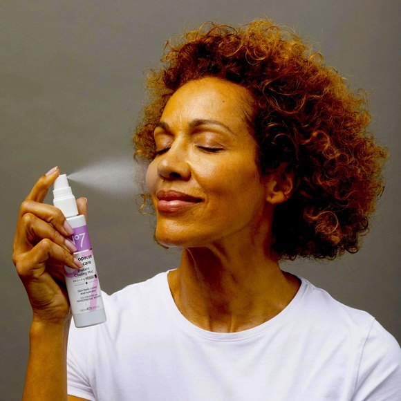NO 7 MENOPAUSE SKINCARE INSTANT COOLING MIST - Picture 5 of 5
